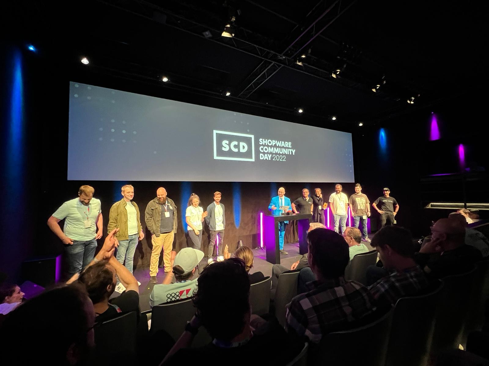 Team Shopware competed against Team Shopware Community in the Shopware Family Duel.