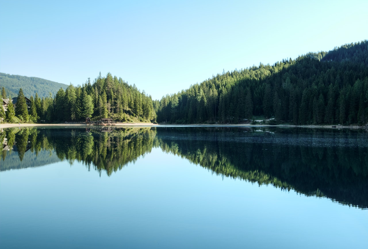 Original image of an lake.