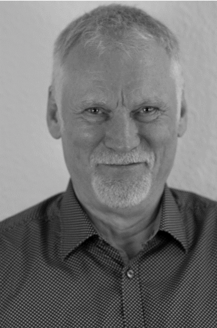 Portrait von Datanaut Gründer Maico Friedrich in Schwarz-Weiß.