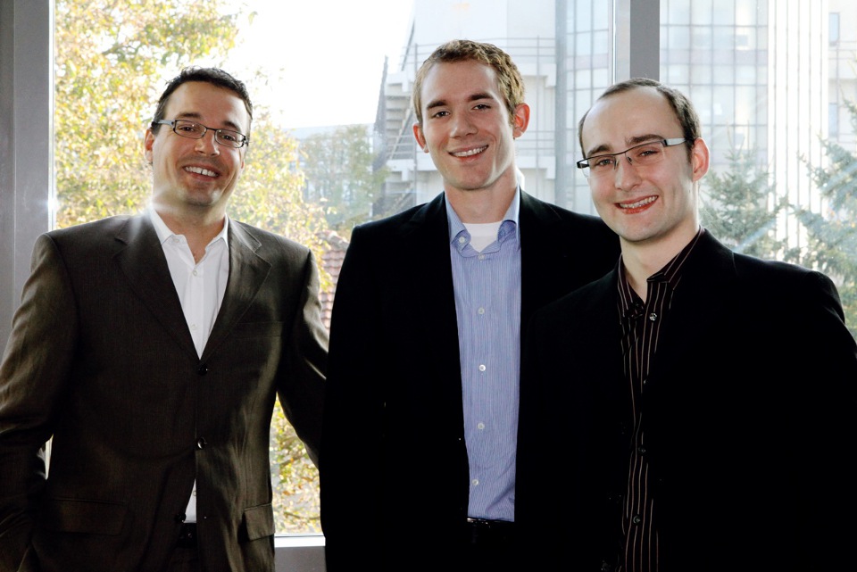 Prof. Dr. Dennis Kundisch mit Sebastian Ringel und Alexander Wilhelm.