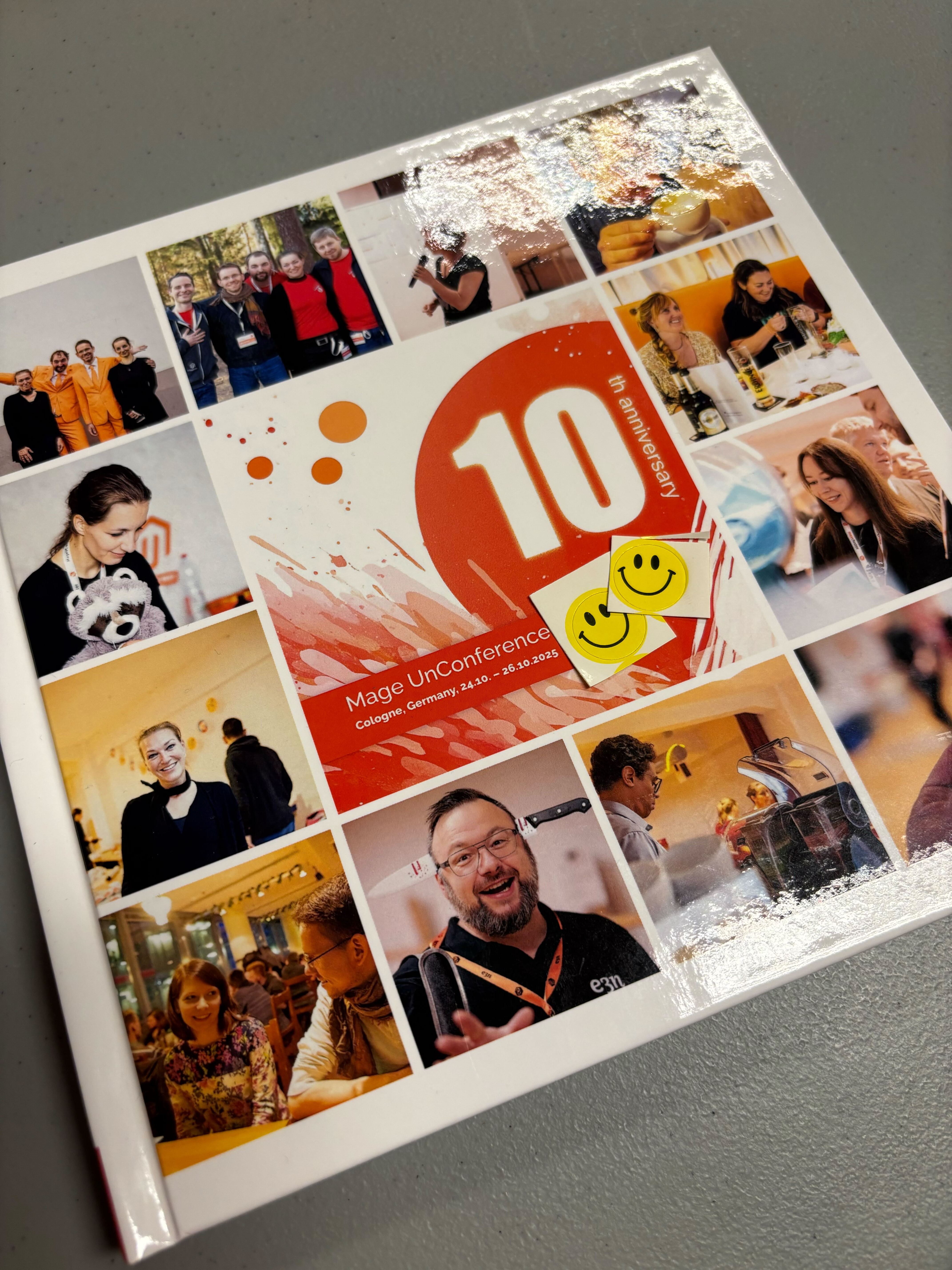 Jubiläumsbuch zur Mage UnConference 2025 mit Impressionen aus zehn Jahren Magento Community – Themen wie Apache Solr for TYPO3, Web Hosting TYPO3, Shopware 6 Redis und Magento Hyvä im Fokus.