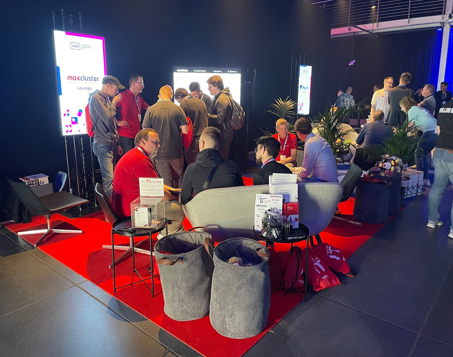 There was a lot of networking going on in the maxcluster lounge.