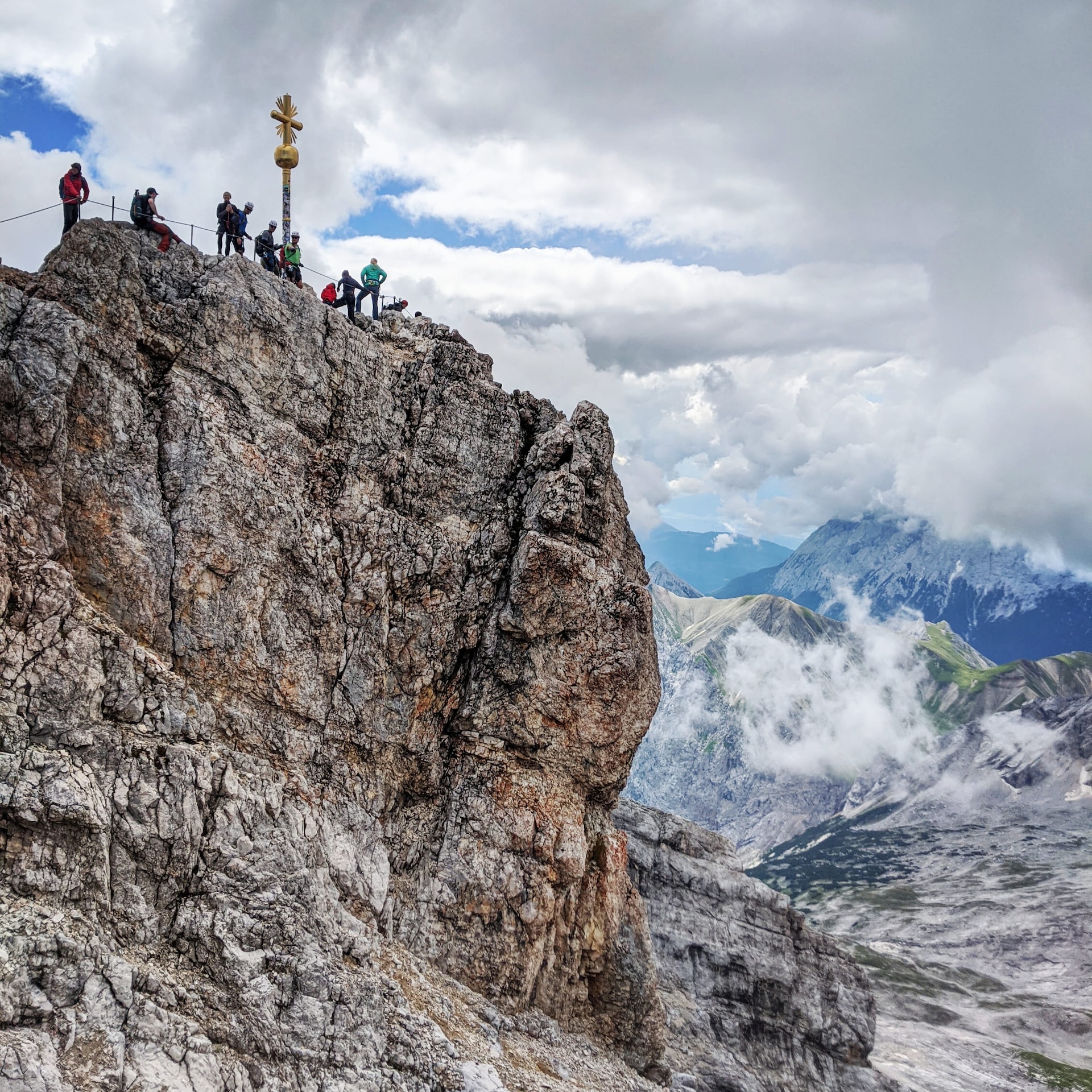 Zugspitze | Quelle: [Unsplash | Alana Harris](https://unsplash.com/de/fotos/oxgqaok81XE)