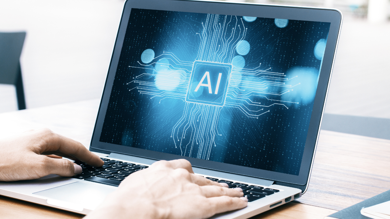 Laptop mit Darstellung eines KI-Chips und dem Schriftzug ‚AI‘ – Symbol für den Einsatz von Künstlicher Intelligenz im digitalen Handel.